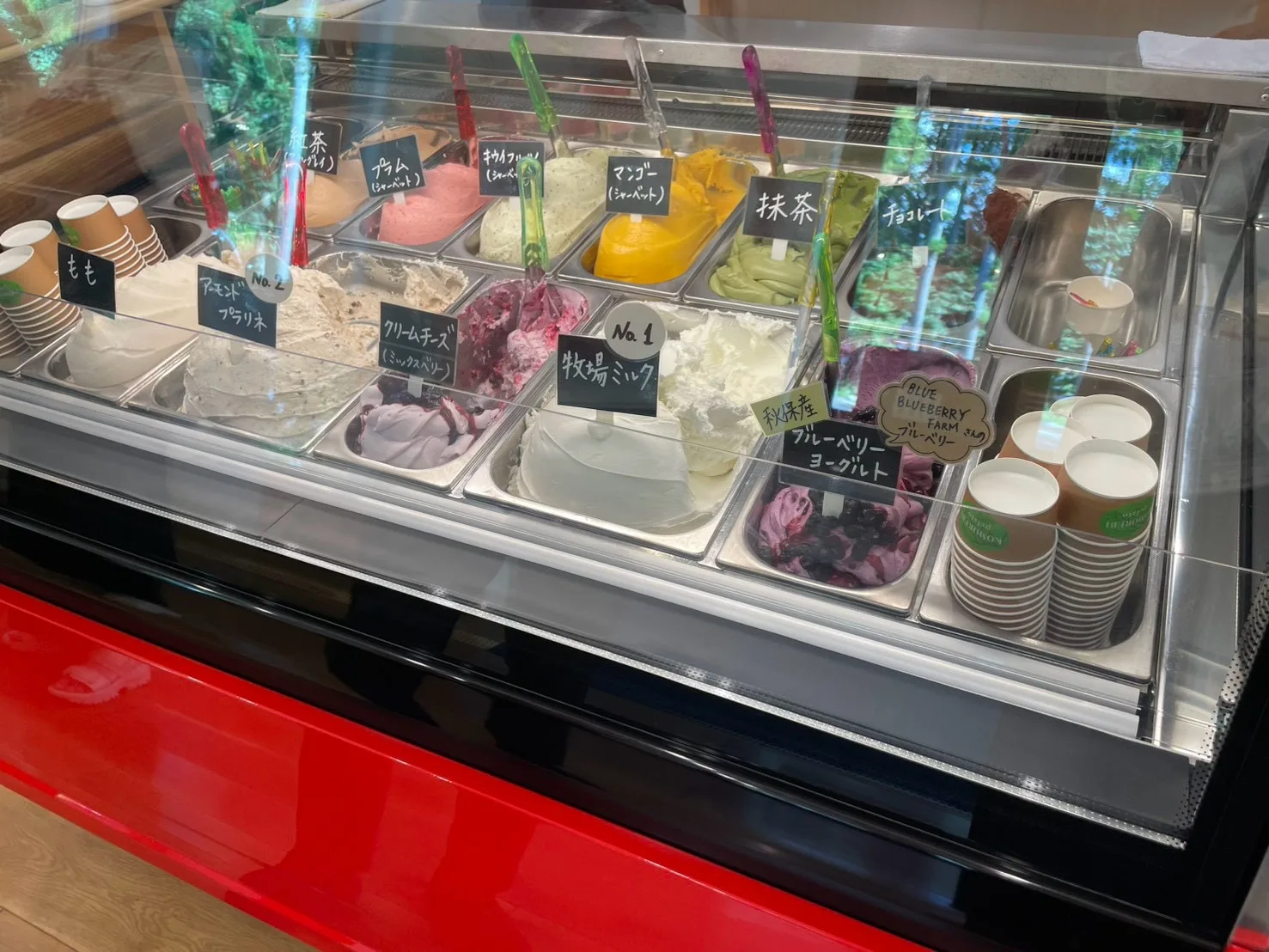 KOMOREBI gelatoのジェラートショーケース
