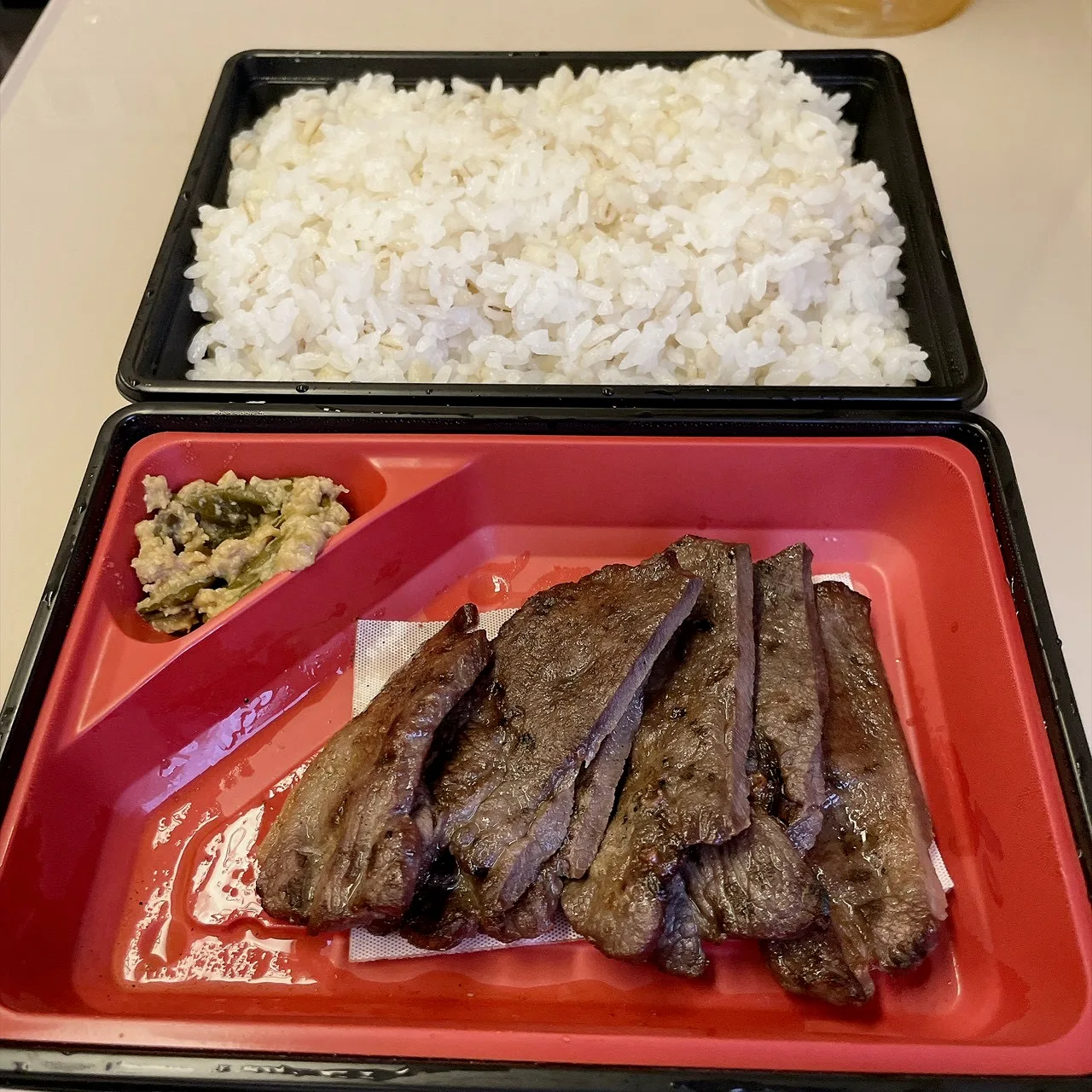 仙台駅で買った牛たん炭火焼弁当