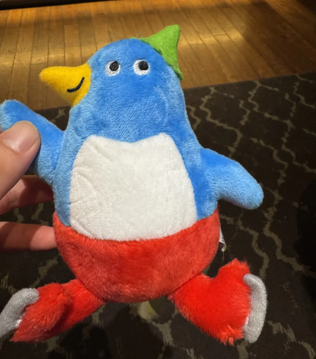 娘が水族館で選んだマスコットキャラクター、モーリーのぬいぐるみ
